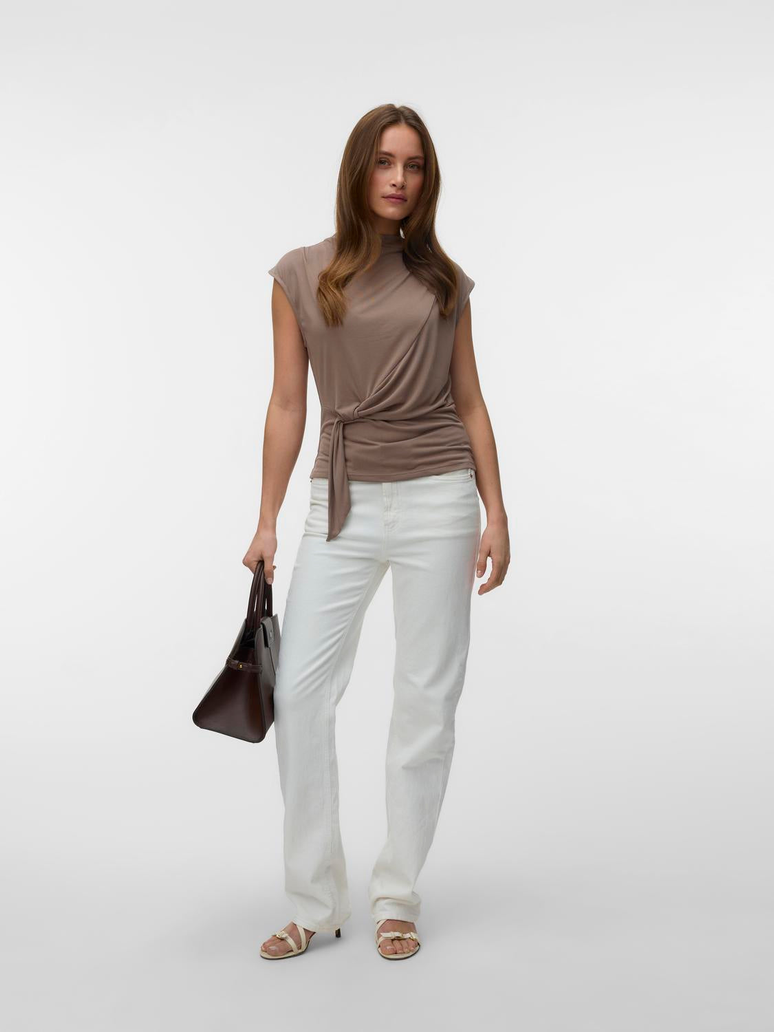 model_shot-front